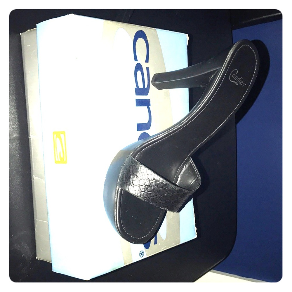 Gently used shoes !!